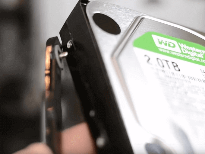 Eine neue SSD in Ihren PC/Laptop einbauen - Schritt 2