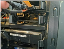 offener Laufwerksschacht