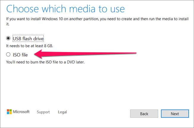 Wählen Sie ein USB-Flash-Laufwerk als Medium für die Installation von Windows 10 auf einer SSD