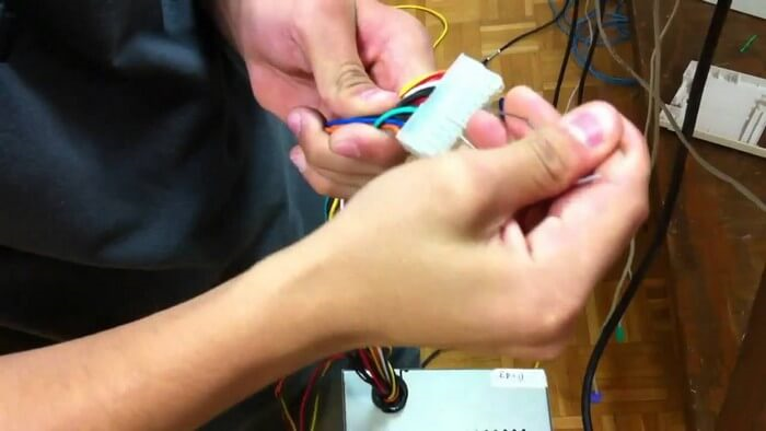 Stromkabelanschluss prüfen